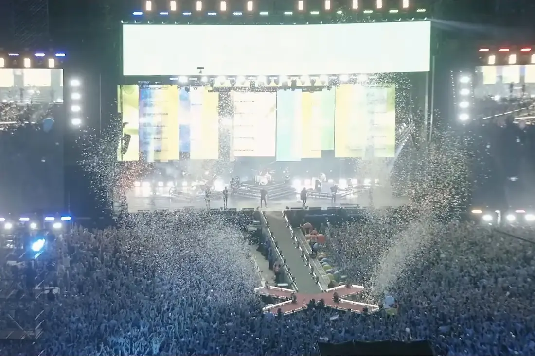 El Estadio Metropolitano lleno, con confeti sobre el escenario, en 2019.